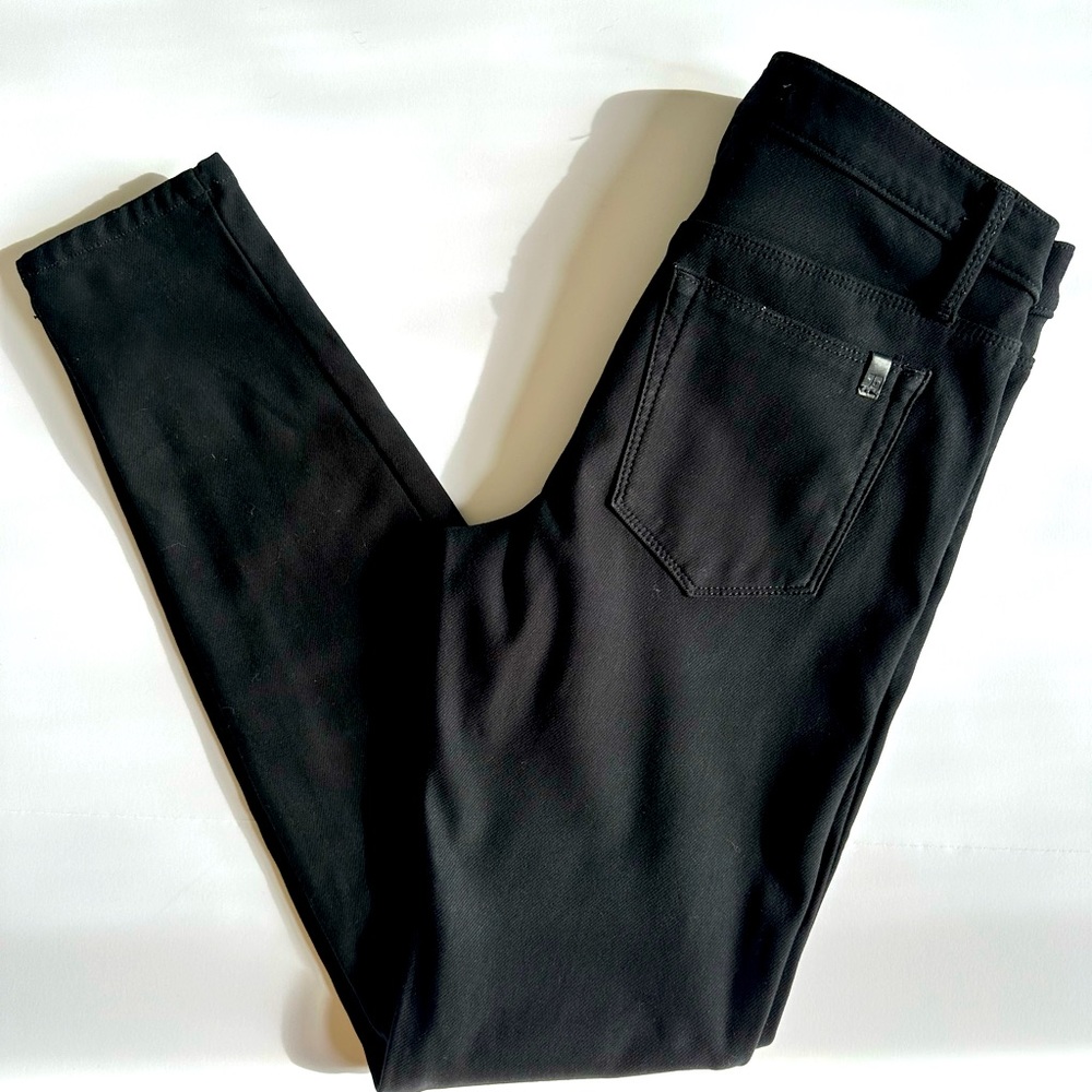 Joe’s Jeans women’s skinny black jeans.